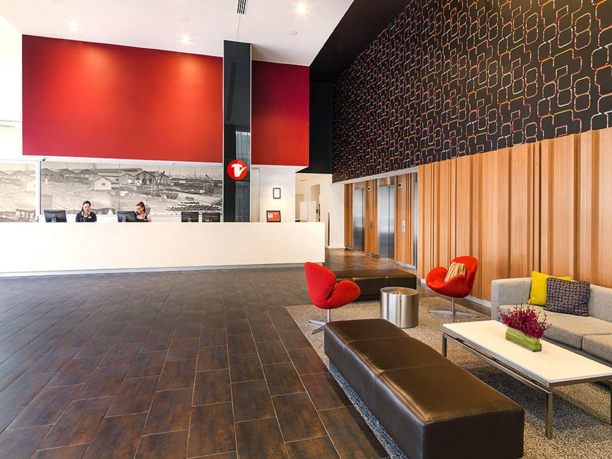 Travelodge Hotel Melbourne Docklands Экстерьер фото