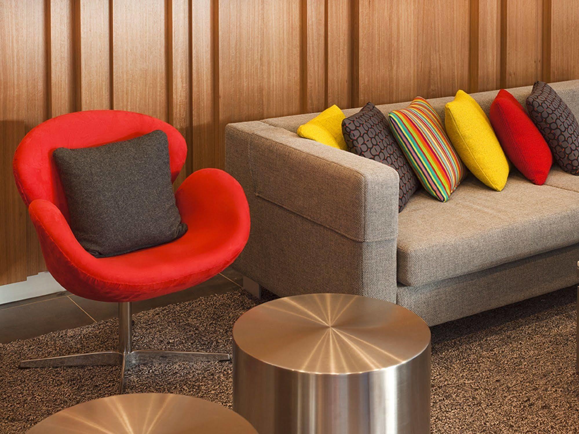 Travelodge Hotel Melbourne Docklands Экстерьер фото